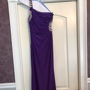 One shoulder purple dress with stones and cut out